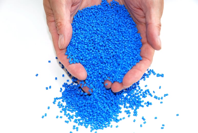What is the difference between thermoplastic and thermoset materials?